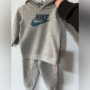 NIKE Baby Boys 18 months NWT Hoodie, sweatpants teal heather gray Nike on both